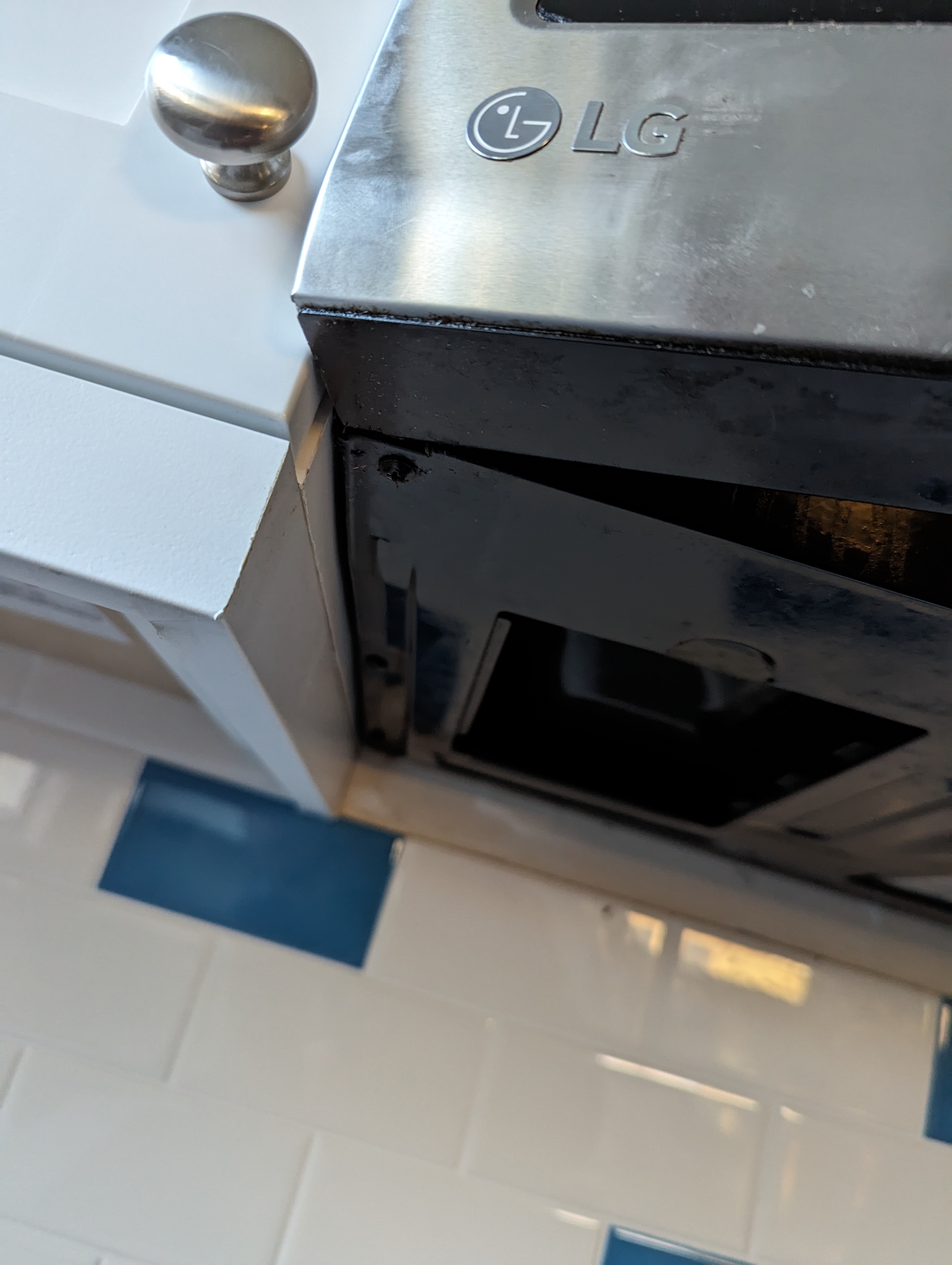 Microwave door binding